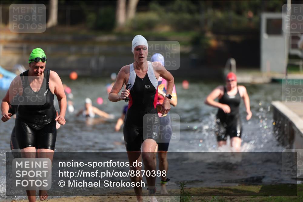 14.09.2025 - Stadtparktriathlon Michael Strokosch http://msf.ph/oto/8870398 14.09.2025 11:13:39 Schwimmen 937, 938, 960, 981, 982, 1018 meine-sportfotos.de