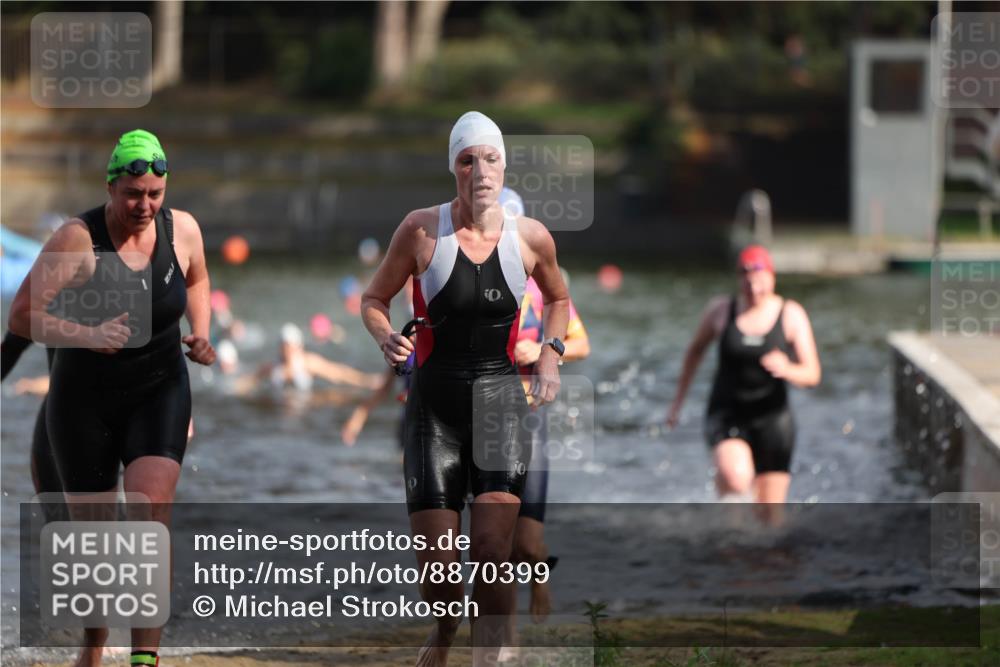 14.09.2025 - Stadtparktriathlon Michael Strokosch http://msf.ph/oto/8870399 14.09.2025 11:13:39 Schwimmen 937, 938, 960, 981, 982, 1018 meine-sportfotos.de