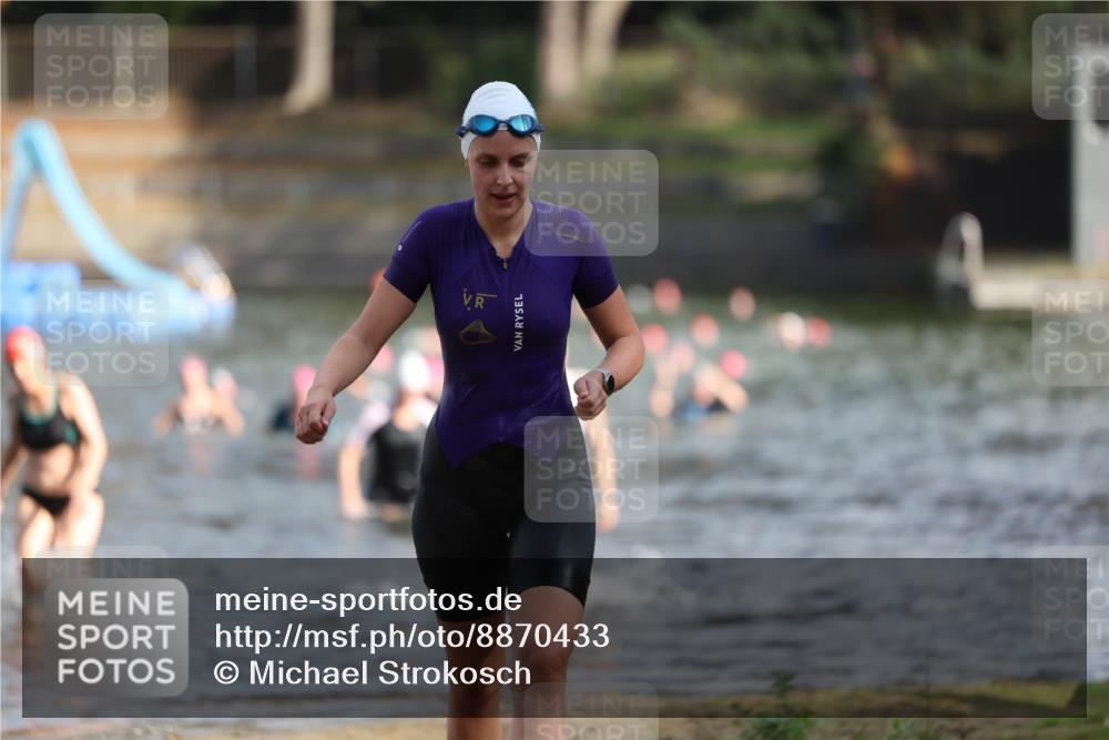 14.09.2025 - Stadtparktriathlon Michael Strokosch http://msf.ph/oto/8870433 14.09.2025 11:13:55 Schwimmen 1002, 1007 meine-sportfotos.de