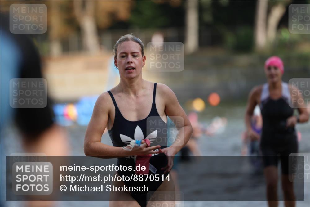 14.09.2025 - Stadtparktriathlon Michael Strokosch http://msf.ph/oto/8870514 14.09.2025 11:14:22 Schwimmen 939, 941, 964, 978, 989, 997 meine-sportfotos.de