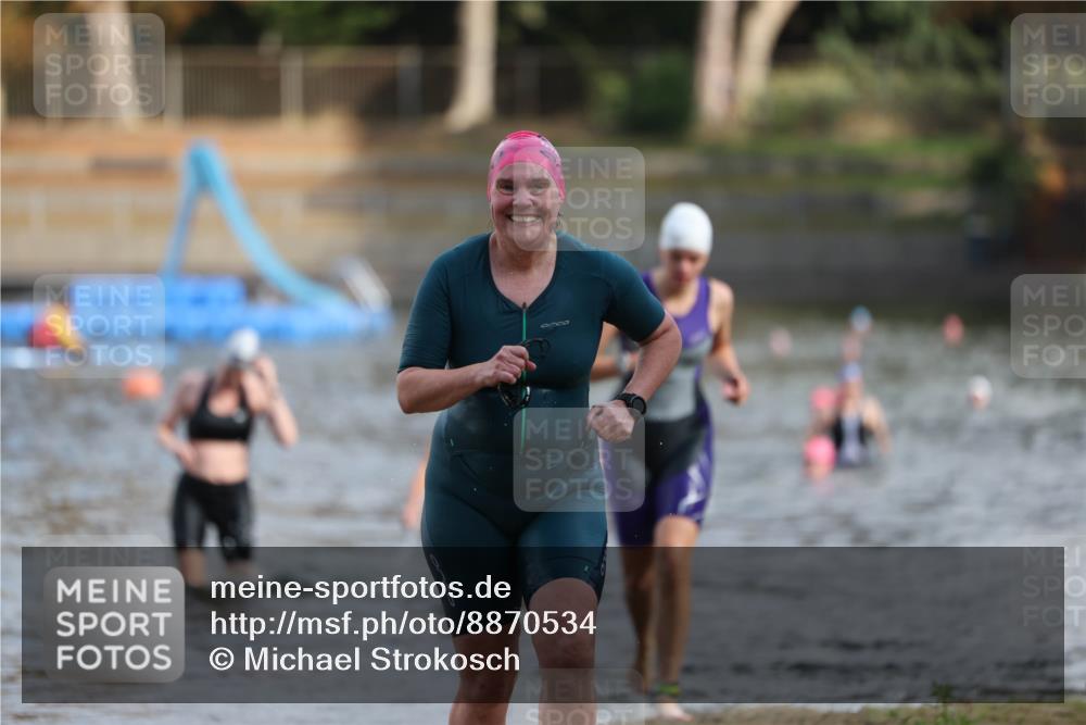 14.09.2025 - Stadtparktriathlon Michael Strokosch http://msf.ph/oto/8870534 14.09.2025 11:14:29 Schwimmen 939, 941, 946, 966 meine-sportfotos.de