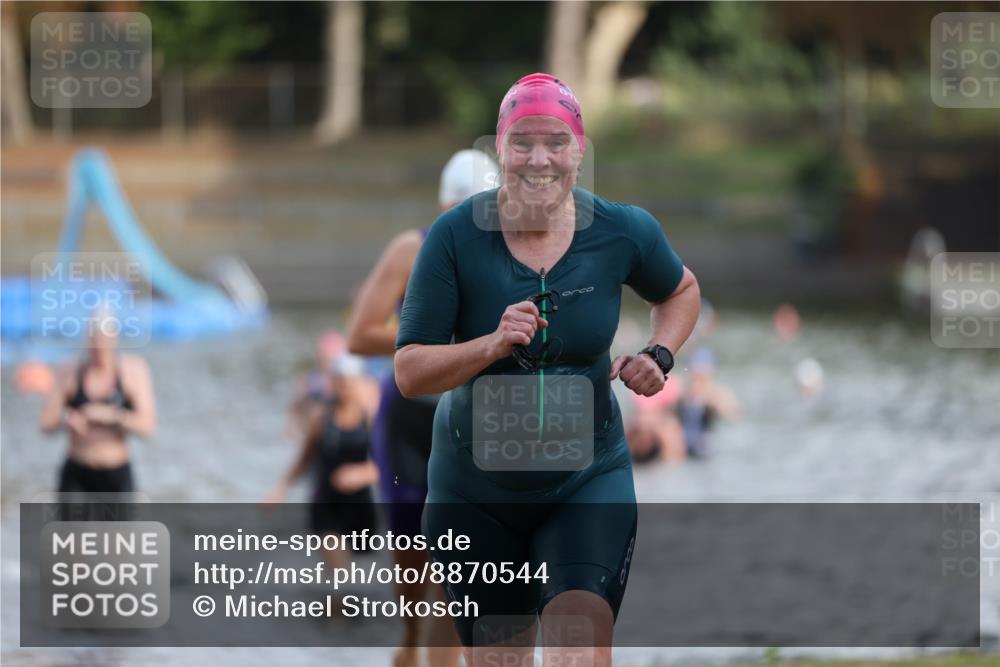 14.09.2025 - Stadtparktriathlon Michael Strokosch http://msf.ph/oto/8870544 14.09.2025 11:14:30 Schwimmen 939, 941, 946, 966 meine-sportfotos.de