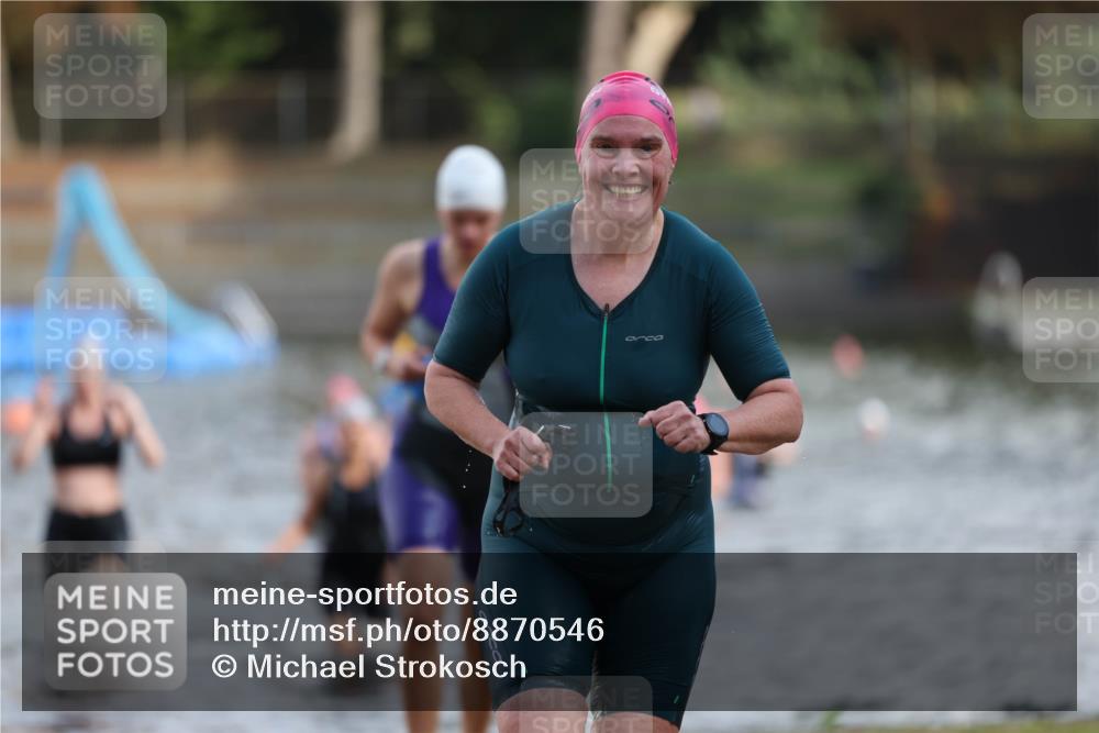 14.09.2025 - Stadtparktriathlon Michael Strokosch http://msf.ph/oto/8870546 14.09.2025 11:14:30 Schwimmen 939, 941, 946, 966 meine-sportfotos.de