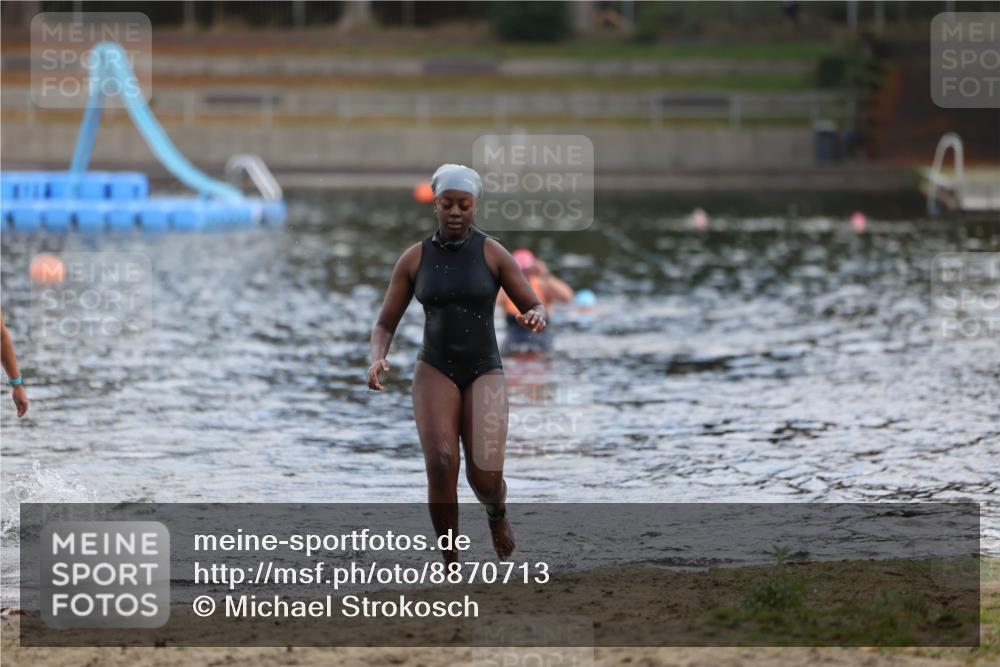 14.09.2025 - Stadtparktriathlon Michael Strokosch http://msf.ph/oto/8870713 14.09.2025 11:15:48 Schwimmen 924, 1005 meine-sportfotos.de