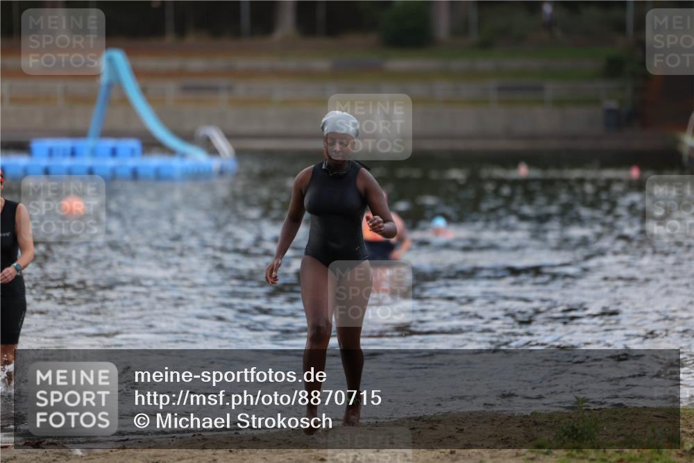 14.09.2025 - Stadtparktriathlon Michael Strokosch http://msf.ph/oto/8870715 14.09.2025 11:15:49 Schwimmen 924, 1005 meine-sportfotos.de
