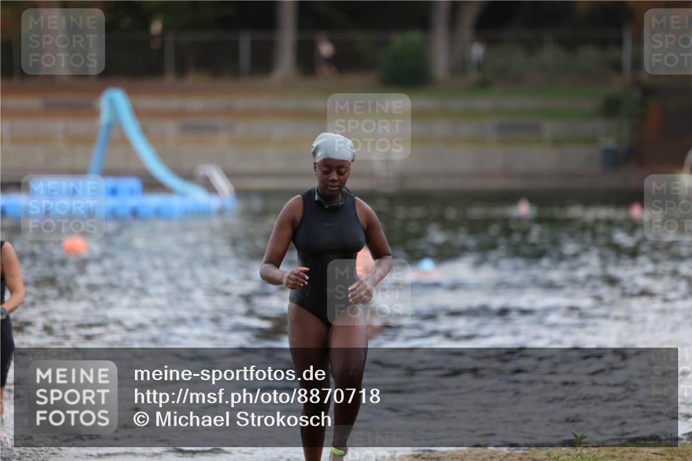 14.09.2025 - Stadtparktriathlon Michael Strokosch http://msf.ph/oto/8870718 14.09.2025 11:15:50 Schwimmen 924, 1005 meine-sportfotos.de