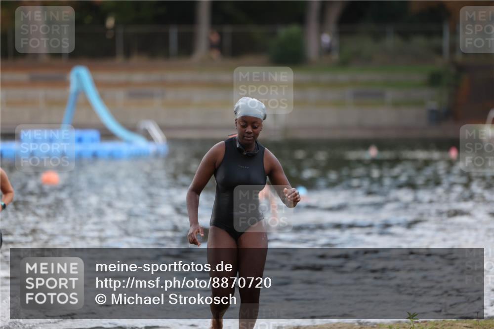 14.09.2025 - Stadtparktriathlon Michael Strokosch http://msf.ph/oto/8870720 14.09.2025 11:15:50 Schwimmen 924, 1005 meine-sportfotos.de