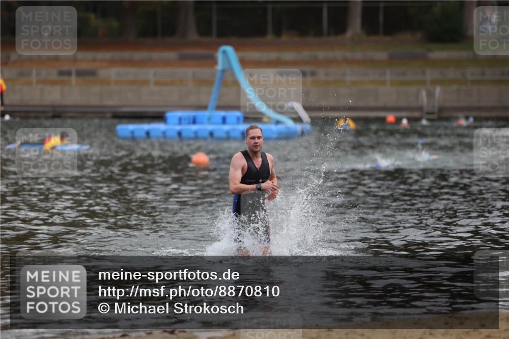 14.09.2025 - Stadtparktriathlon Michael Strokosch http://msf.ph/oto/8870810 14.09.2025 11:28:09 Schwimmen 1069 meine-sportfotos.de