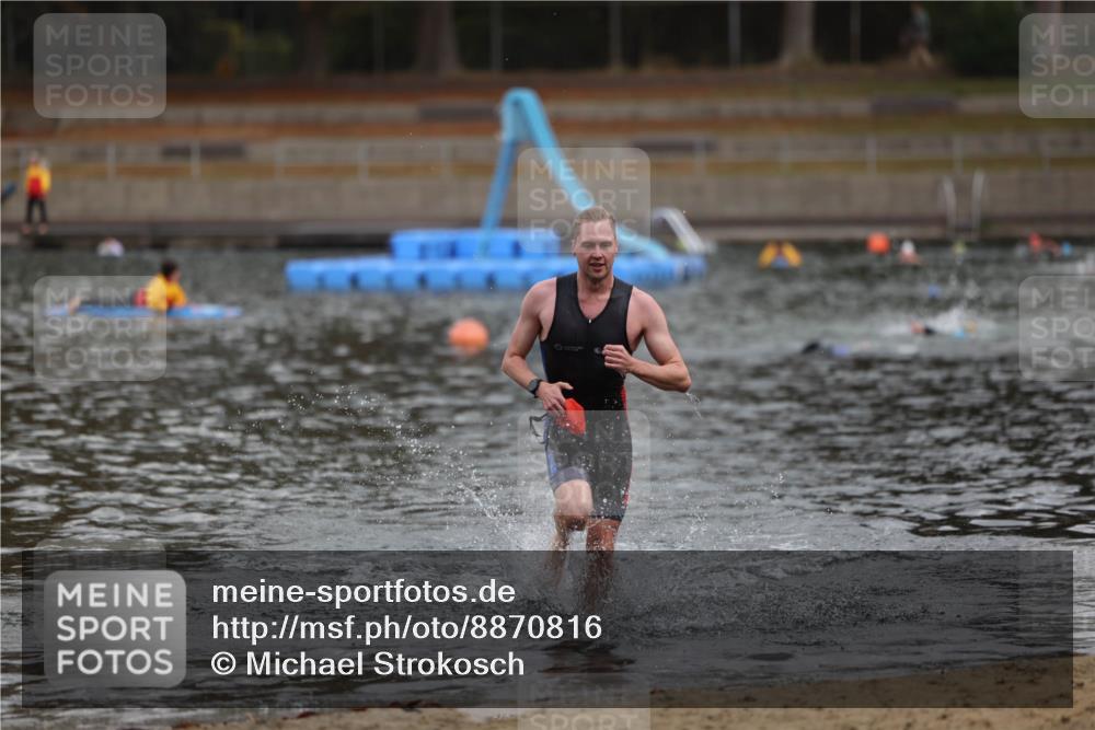 14.09.2025 - Stadtparktriathlon Michael Strokosch http://msf.ph/oto/8870816 14.09.2025 11:28:11 Schwimmen 1069 meine-sportfotos.de