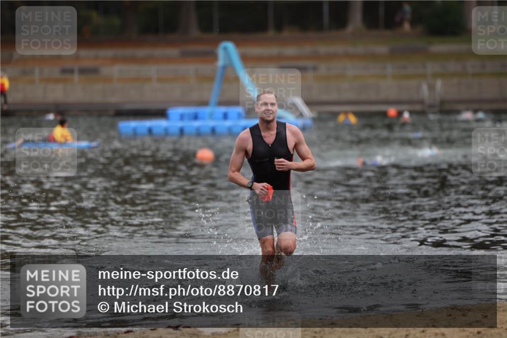 14.09.2025 - Stadtparktriathlon Michael Strokosch http://msf.ph/oto/8870817 14.09.2025 11:28:11 Schwimmen 1069 meine-sportfotos.de