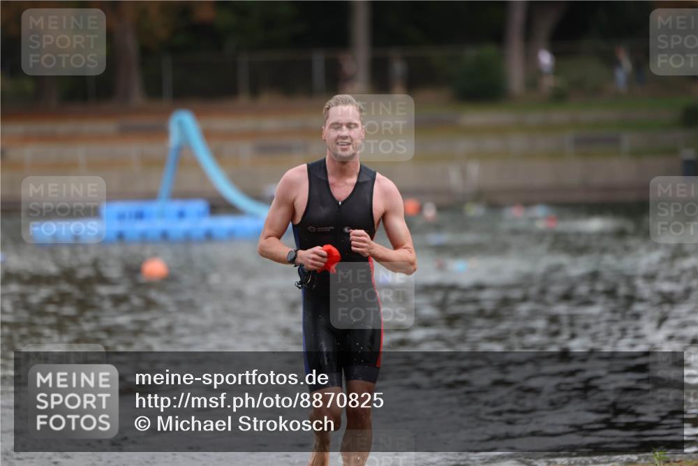 14.09.2025 - Stadtparktriathlon Michael Strokosch http://msf.ph/oto/8870825 14.09.2025 11:28:13 Schwimmen 1069, 1093 meine-sportfotos.de