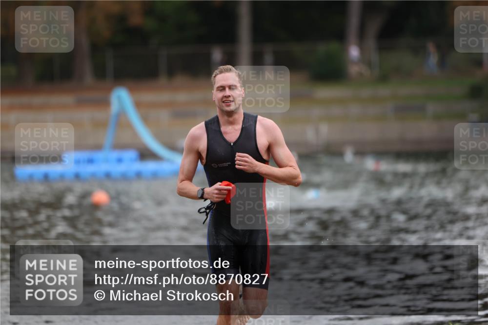 14.09.2025 - Stadtparktriathlon Michael Strokosch http://msf.ph/oto/8870827 14.09.2025 11:28:13 Schwimmen 1069, 1093 meine-sportfotos.de