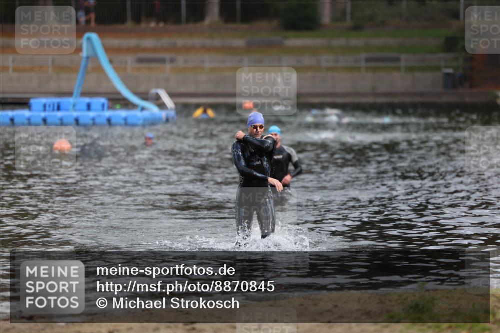 14.09.2025 - Stadtparktriathlon Michael Strokosch http://msf.ph/oto/8870845 14.09.2025 11:28:36 Schwimmen 1067 meine-sportfotos.de