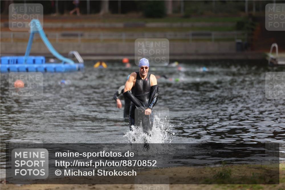 14.09.2025 - Stadtparktriathlon Michael Strokosch http://msf.ph/oto/8870852 14.09.2025 11:28:37 Schwimmen 1067 meine-sportfotos.de