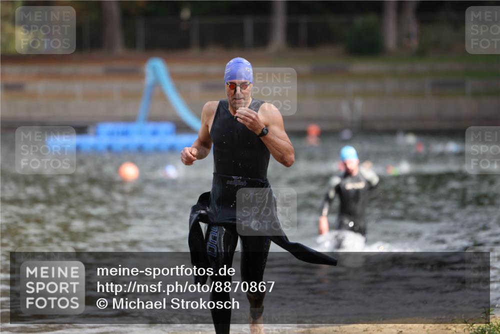 14.09.2025 - Stadtparktriathlon Michael Strokosch http://msf.ph/oto/8870867 14.09.2025 11:28:41 Schwimmen 1067, 1082 meine-sportfotos.de