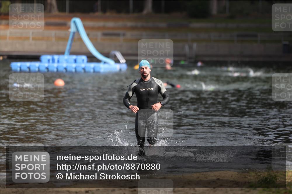 14.09.2025 - Stadtparktriathlon Michael Strokosch http://msf.ph/oto/8870880 14.09.2025 11:28:45 Schwimmen 1067, 1082 meine-sportfotos.de