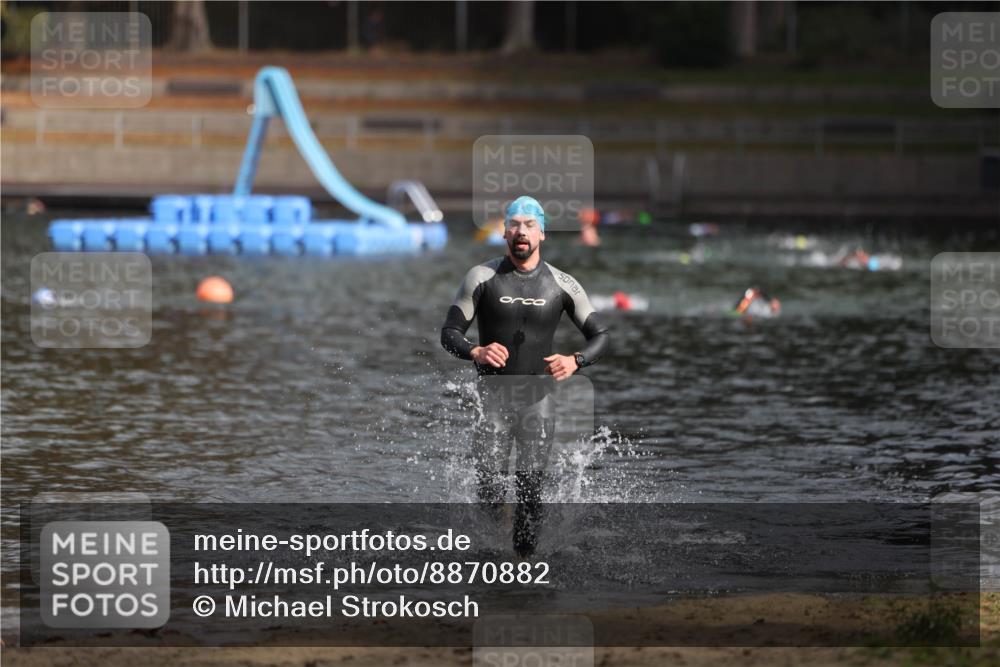14.09.2025 - Stadtparktriathlon Michael Strokosch http://msf.ph/oto/8870882 14.09.2025 11:28:46 Schwimmen 1067, 1082 meine-sportfotos.de