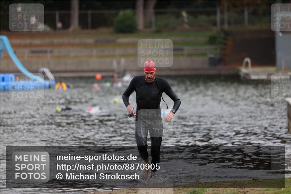 14.09.2025 - Stadtparktriathlon Michael Strokosch http://msf.ph/oto/8870905 14.09.2025 11:29:22 Schwimmen 1076, 1103 meine-sportfotos.de