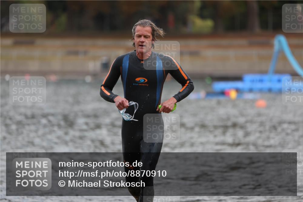 14.09.2025 - Stadtparktriathlon Michael Strokosch http://msf.ph/oto/8870910 14.09.2025 11:29:24 Schwimmen 1076, 1103 meine-sportfotos.de