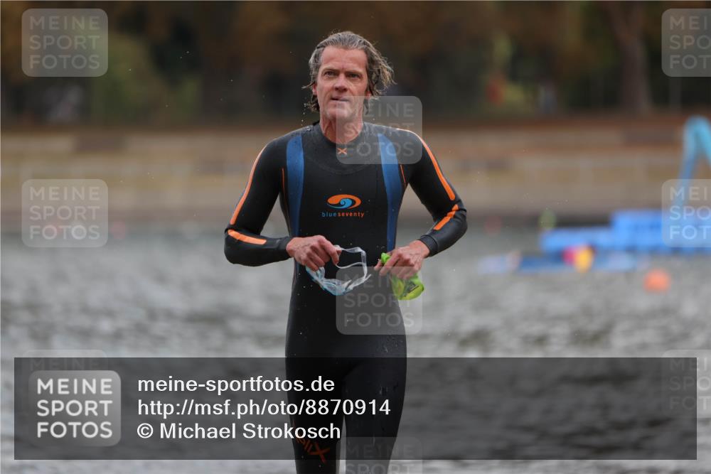 14.09.2025 - Stadtparktriathlon Michael Strokosch http://msf.ph/oto/8870914 14.09.2025 11:29:25 Schwimmen 1076, 1103 meine-sportfotos.de