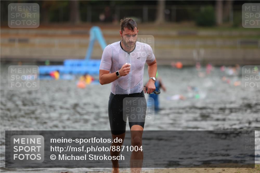 14.09.2025 - Stadtparktriathlon Michael Strokosch http://msf.ph/oto/8871004 14.09.2025 11:30:19 Schwimmen 1023 meine-sportfotos.de