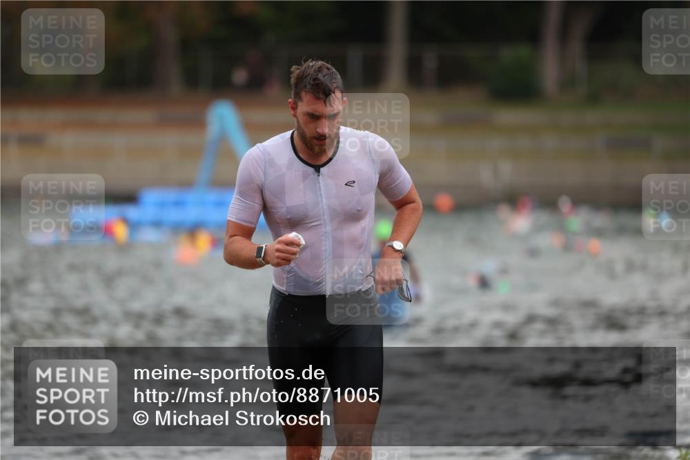 14.09.2025 - Stadtparktriathlon Michael Strokosch http://msf.ph/oto/8871005 14.09.2025 11:30:20 Schwimmen 1023 meine-sportfotos.de