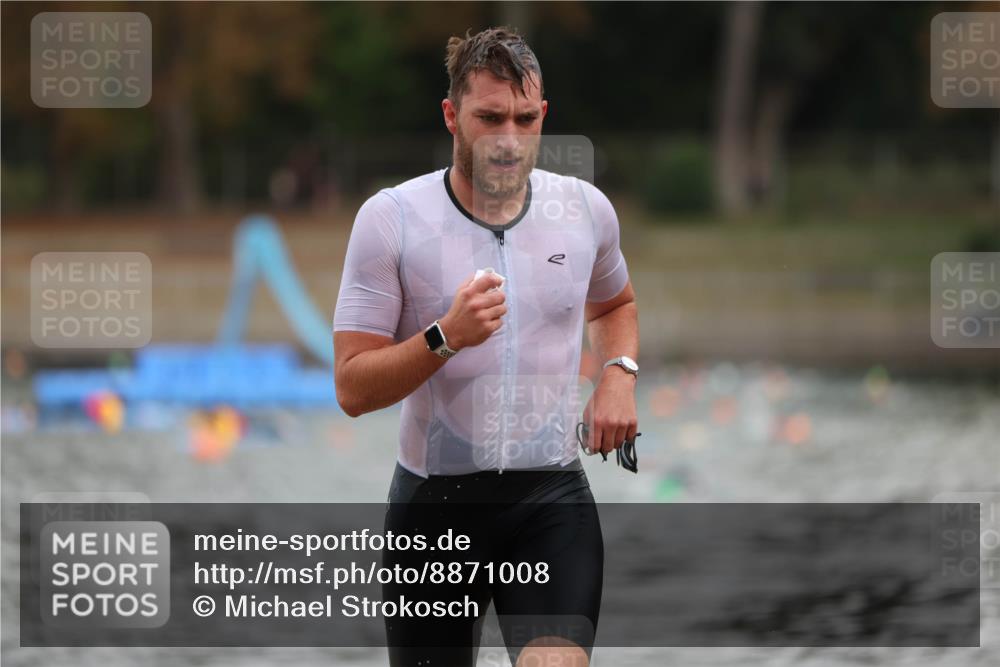 14.09.2025 - Stadtparktriathlon Michael Strokosch http://msf.ph/oto/8871008 14.09.2025 11:30:20 Schwimmen 1023 meine-sportfotos.de