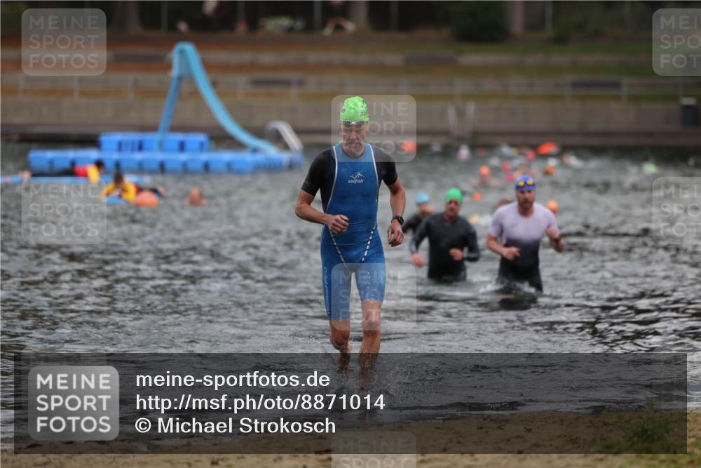14.09.2025 - Stadtparktriathlon Michael Strokosch http://msf.ph/oto/8871014 14.09.2025 11:30:32 Schwimmen 1041, 1092, 1115 meine-sportfotos.de