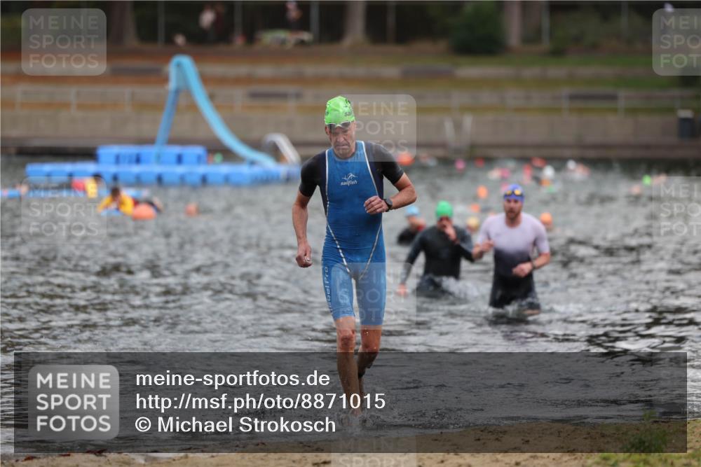 14.09.2025 - Stadtparktriathlon Michael Strokosch http://msf.ph/oto/8871015 14.09.2025 11:30:32 Schwimmen 1041, 1092, 1115 meine-sportfotos.de