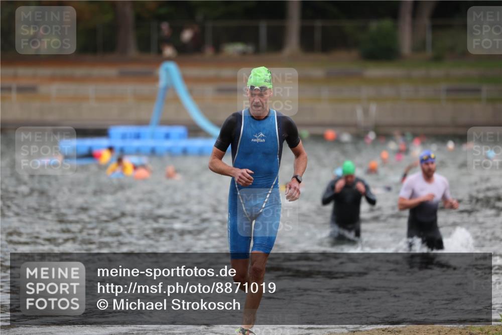 14.09.2025 - Stadtparktriathlon Michael Strokosch http://msf.ph/oto/8871019 14.09.2025 11:30:34 Schwimmen 1041, 1092, 1115 meine-sportfotos.de