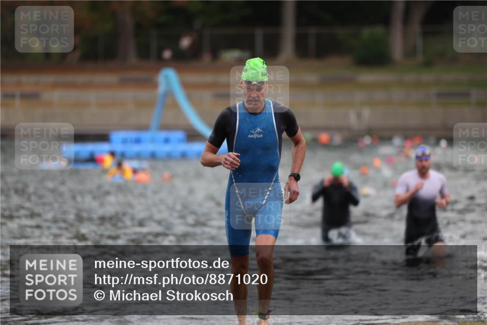 14.09.2025 - Stadtparktriathlon Michael Strokosch http://msf.ph/oto/8871020 14.09.2025 11:30:34 Schwimmen 1041, 1092, 1115 meine-sportfotos.de