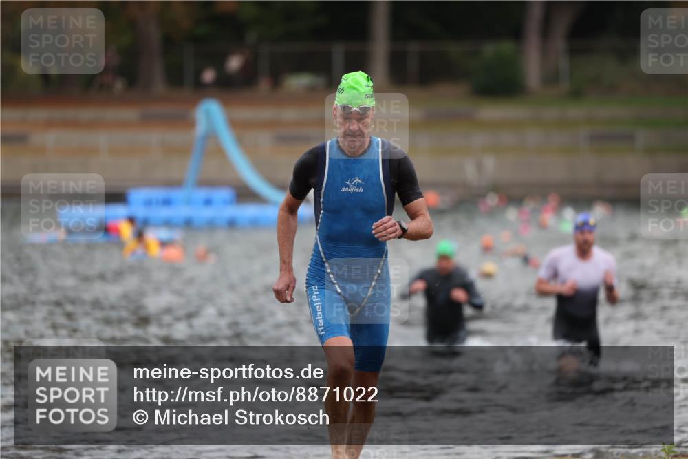 14.09.2025 - Stadtparktriathlon Michael Strokosch http://msf.ph/oto/8871022 14.09.2025 11:30:35 Schwimmen 1041, 1092, 1115 meine-sportfotos.de