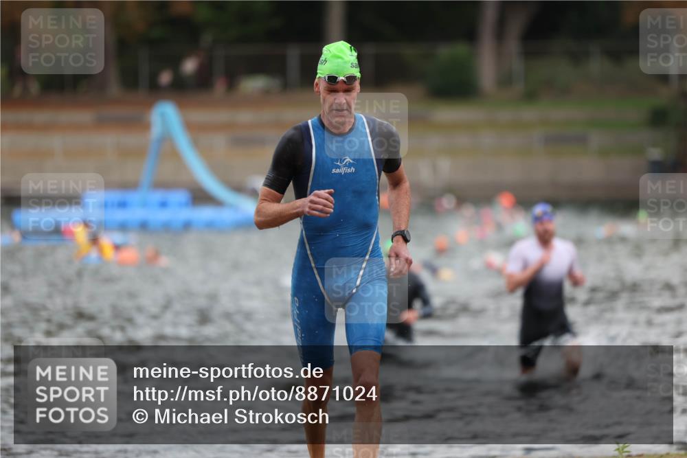 14.09.2025 - Stadtparktriathlon Michael Strokosch http://msf.ph/oto/8871024 14.09.2025 11:30:35 Schwimmen 1041, 1092, 1115 meine-sportfotos.de
