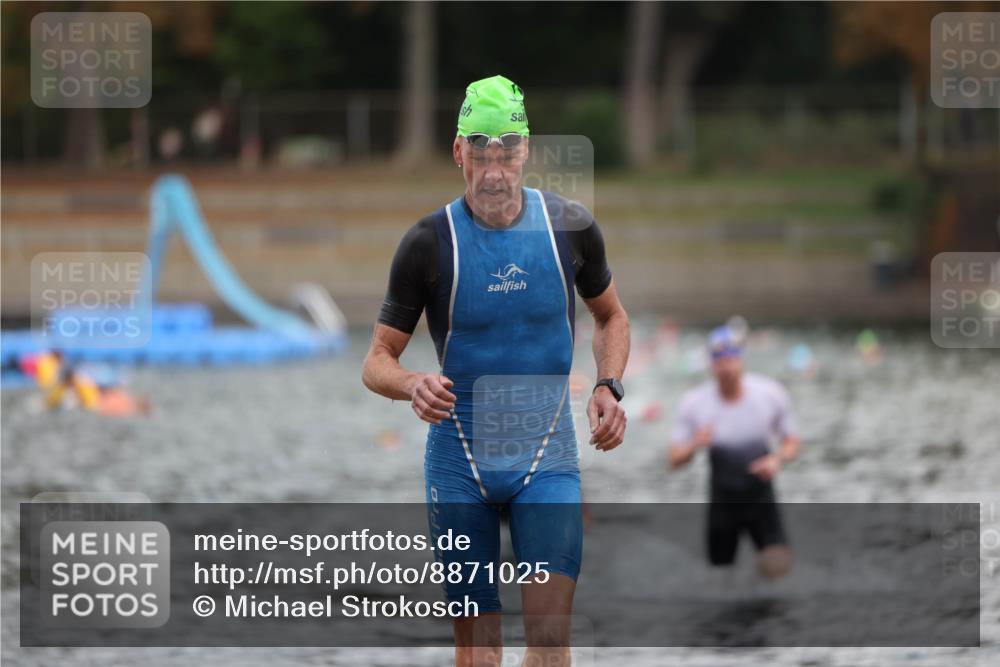 14.09.2025 - Stadtparktriathlon Michael Strokosch http://msf.ph/oto/8871025 14.09.2025 11:30:36 Schwimmen 1041, 1092, 1115 meine-sportfotos.de