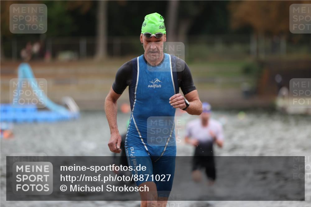 14.09.2025 - Stadtparktriathlon Michael Strokosch http://msf.ph/oto/8871027 14.09.2025 11:30:36 Schwimmen 1041, 1092, 1115 meine-sportfotos.de