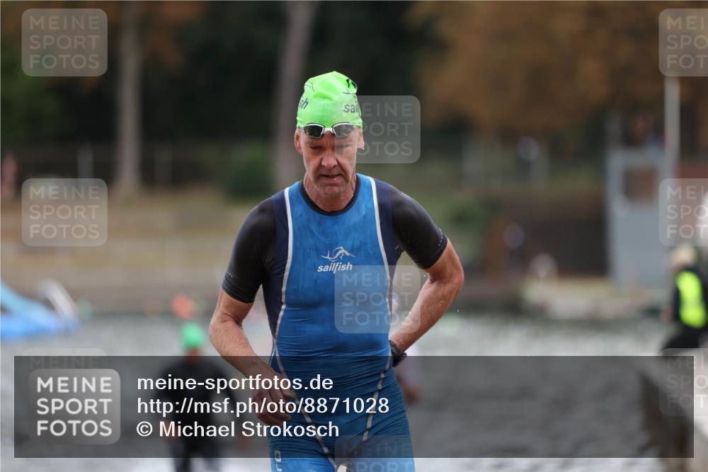 14.09.2025 - Stadtparktriathlon Michael Strokosch http://msf.ph/oto/8871028 14.09.2025 11:30:37 Schwimmen 1041, 1092, 1115 meine-sportfotos.de