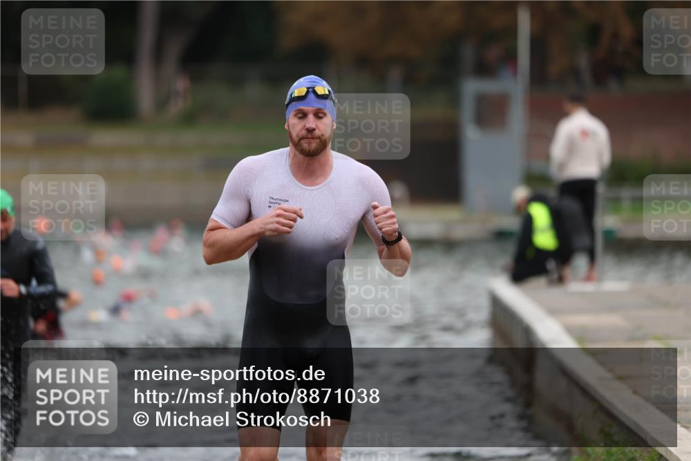 14.09.2025 - Stadtparktriathlon Michael Strokosch http://msf.ph/oto/8871038 14.09.2025 11:30:41 Schwimmen 1041, 1092, 1115 meine-sportfotos.de