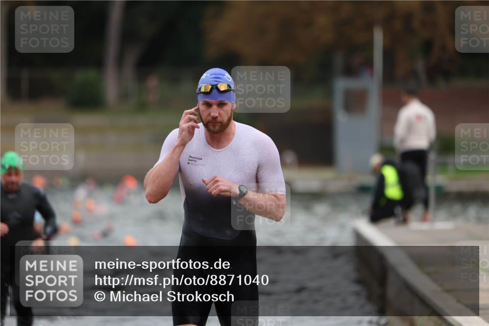14.09.2025 - Stadtparktriathlon Michael Strokosch http://msf.ph/oto/8871040 14.09.2025 11:30:41 Schwimmen 1041, 1092, 1115 meine-sportfotos.de