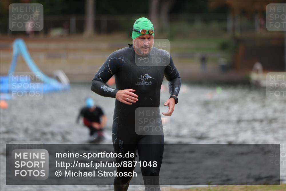 14.09.2025 - Stadtparktriathlon Michael Strokosch http://msf.ph/oto/8871048 14.09.2025 11:30:44 Schwimmen 1072, 1092, 1115 meine-sportfotos.de