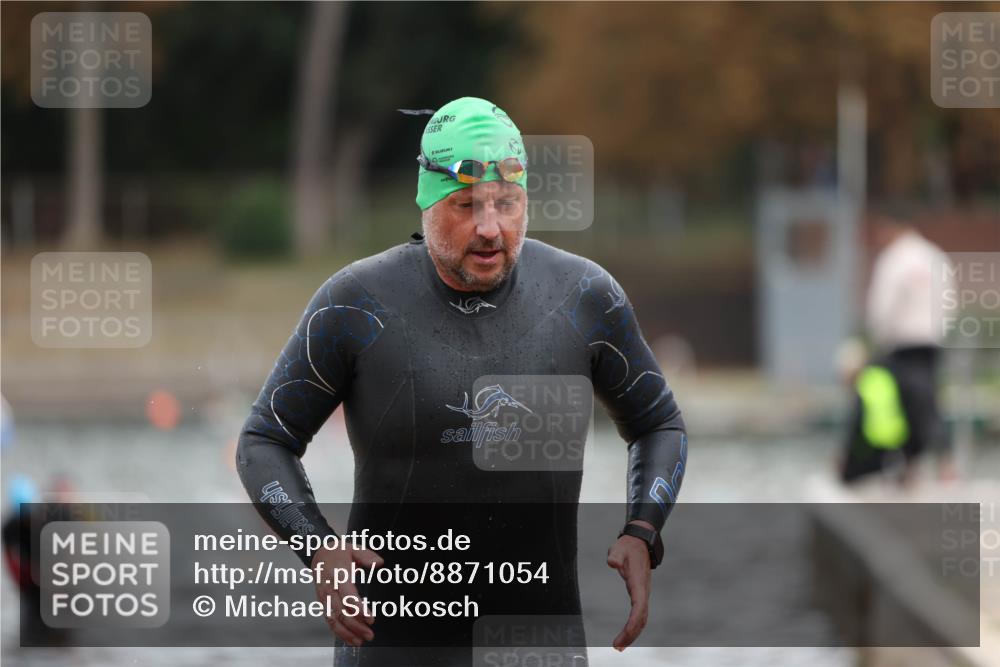 14.09.2025 - Stadtparktriathlon Michael Strokosch http://msf.ph/oto/8871054 14.09.2025 11:30:45 Schwimmen 1072, 1092, 1115 meine-sportfotos.de