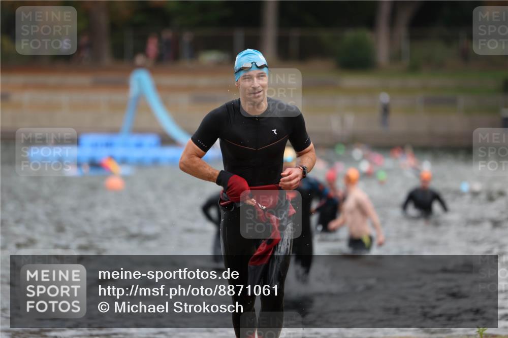 14.09.2025 - Stadtparktriathlon Michael Strokosch http://msf.ph/oto/8871061 14.09.2025 11:30:56 Schwimmen 1072, 1099, 1112 meine-sportfotos.de
