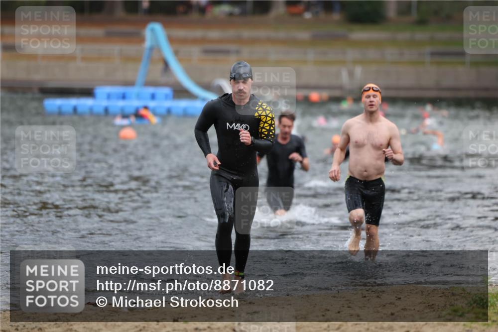 14.09.2025 - Stadtparktriathlon Michael Strokosch http://msf.ph/oto/8871082 14.09.2025 11:31:03 Schwimmen 1048, 1099, 1101, 1112 meine-sportfotos.de