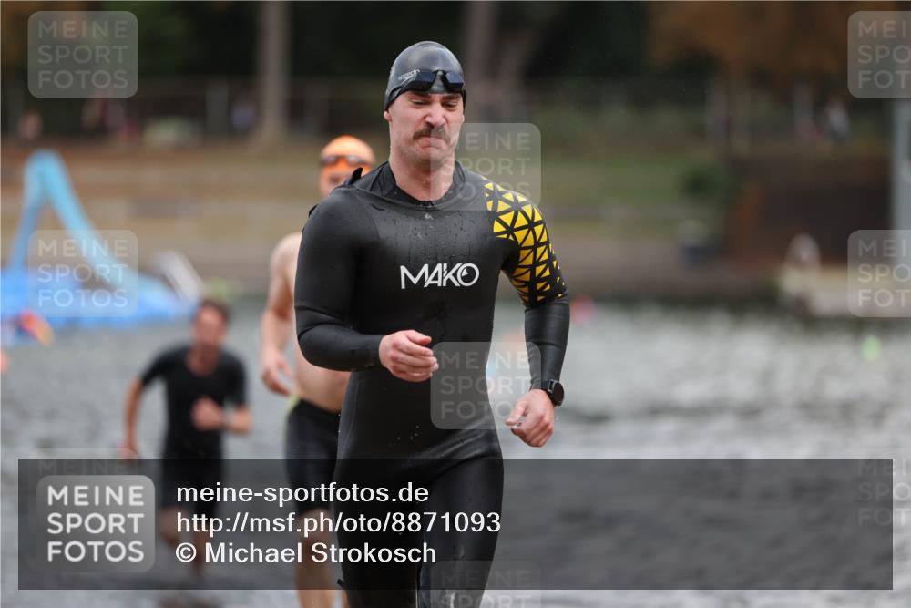 14.09.2025 - Stadtparktriathlon Michael Strokosch http://msf.ph/oto/8871093 14.09.2025 11:31:07 Schwimmen 1027, 1048, 1099, 1101 meine-sportfotos.de