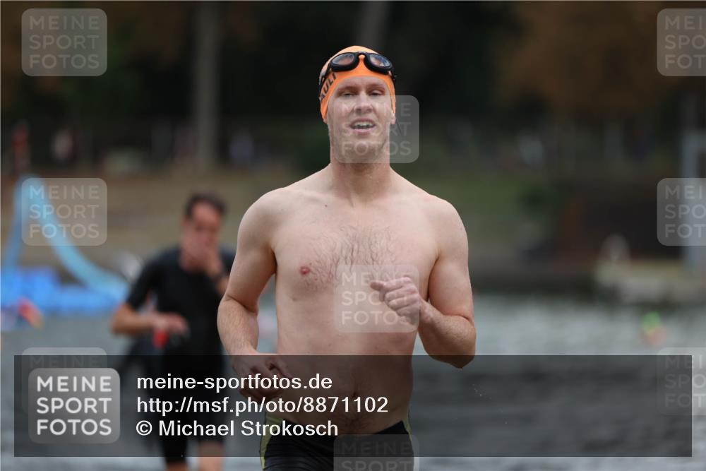 14.09.2025 - Stadtparktriathlon Michael Strokosch http://msf.ph/oto/8871102 14.09.2025 11:31:10 Schwimmen 1027, 1048, 1099, 1101 meine-sportfotos.de