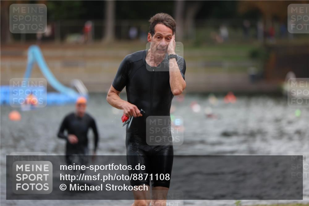 14.09.2025 - Stadtparktriathlon Michael Strokosch http://msf.ph/oto/8871108 14.09.2025 11:31:12 Schwimmen 1027, 1048, 1101 meine-sportfotos.de