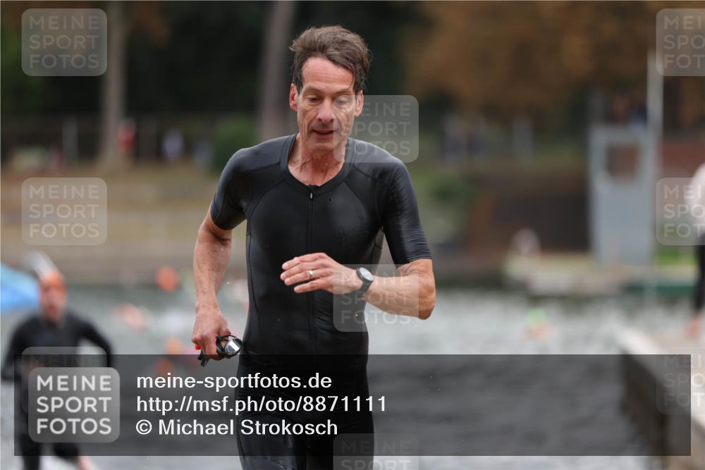 14.09.2025 - Stadtparktriathlon Michael Strokosch http://msf.ph/oto/8871111 14.09.2025 11:31:13 Schwimmen 1027, 1048, 1101 meine-sportfotos.de