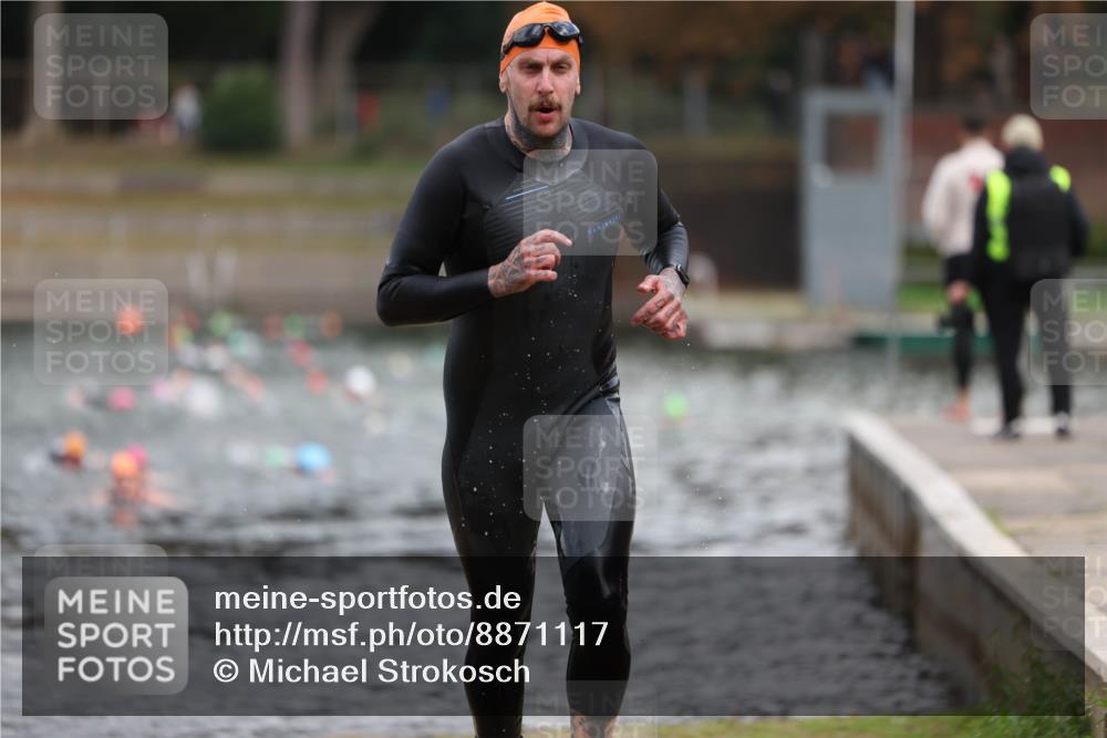 14.09.2025 - Stadtparktriathlon Michael Strokosch http://msf.ph/oto/8871117 14.09.2025 11:31:17 Schwimmen 1027, 1101 meine-sportfotos.de