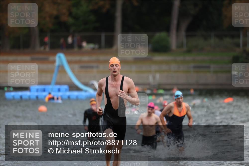14.09.2025 - Stadtparktriathlon Michael Strokosch http://msf.ph/oto/8871128 14.09.2025 11:31:30 Schwimmen 1025, 1051, 1065, 1109 meine-sportfotos.de