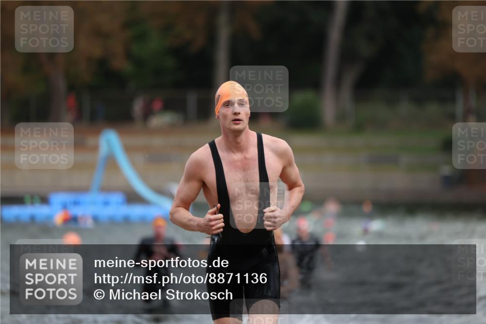 14.09.2025 - Stadtparktriathlon Michael Strokosch http://msf.ph/oto/8871136 14.09.2025 11:31:32 Schwimmen 1025, 1051, 1065, 1109 meine-sportfotos.de