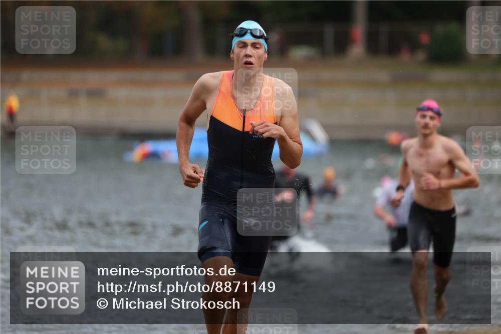 14.09.2025 - Stadtparktriathlon Michael Strokosch http://msf.ph/oto/8871149 14.09.2025 11:31:35 Schwimmen 1025, 1051, 1062, 1065, 1109 meine-sportfotos.de